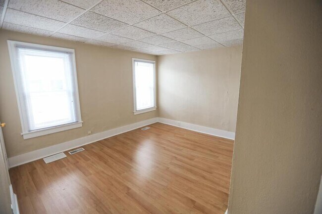 Building Photo - 829 Flat St NE