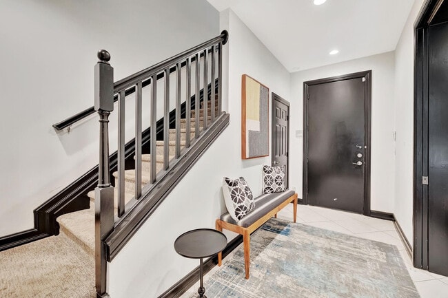 Building Photo - 2309 NE 9th Ave