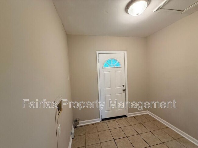 Building Photo - 912 Massey Ave