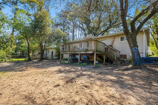 Building Photo - 1674 Sharkey St