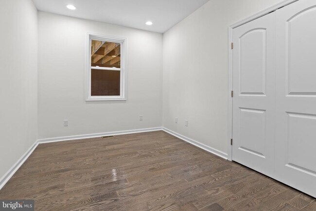 Building Photo - 819 11th Ave