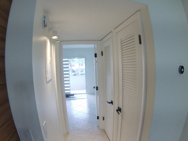 Building Photo - 319 Normandy G