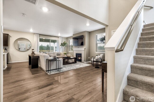 Building Photo - Beautiful 5-bedroom, 3-bath home offering 2,648 sq ft of comfortable living space on an east-faci...