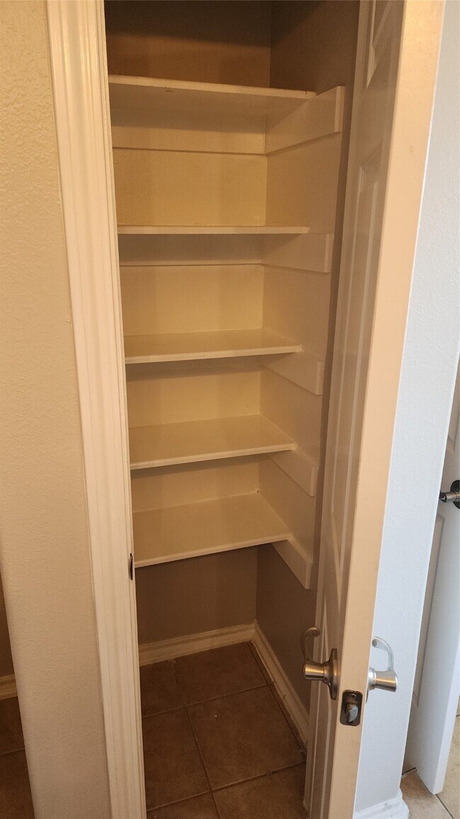 Building Photo - 11430 Hackmatack Way