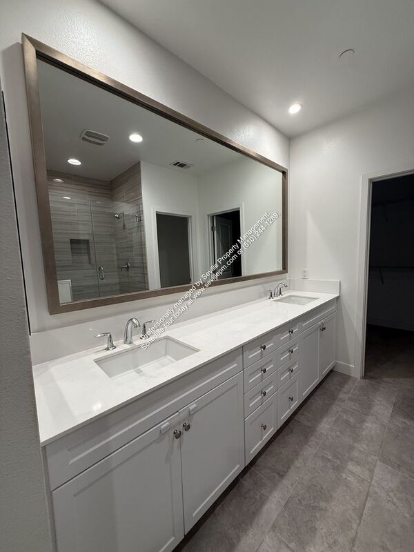 Building Photo - 1922 Willow St