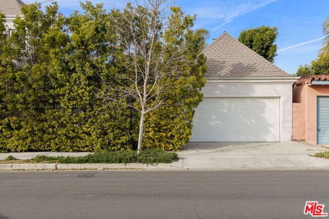 Building Photo - 100 N La Jolla Ave