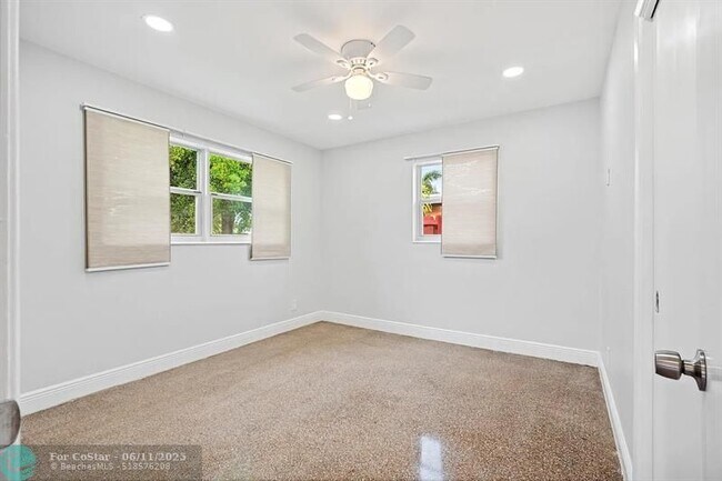 Building Photo - 530 NE 46th St