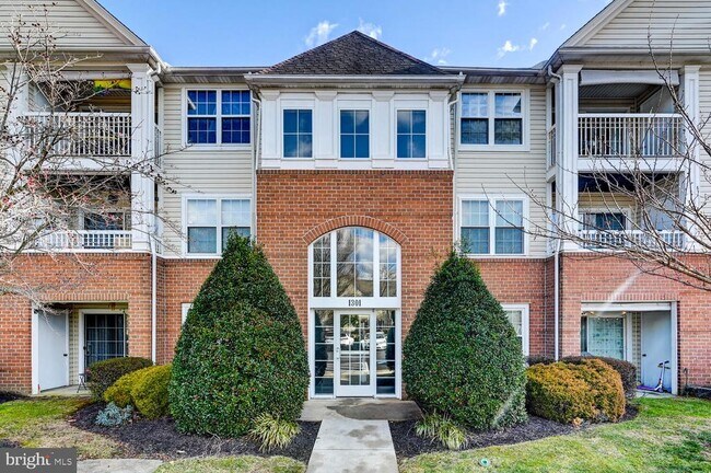 Building Photo - 1301 Sheridan Pl