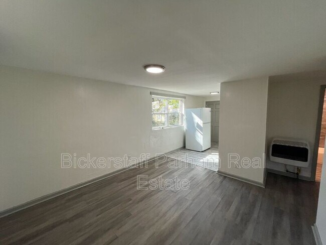 Building Photo - 1009 1st Pl S