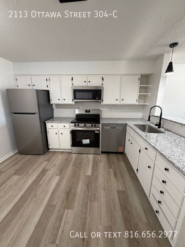 Building Photo - 2113 Ottawa St