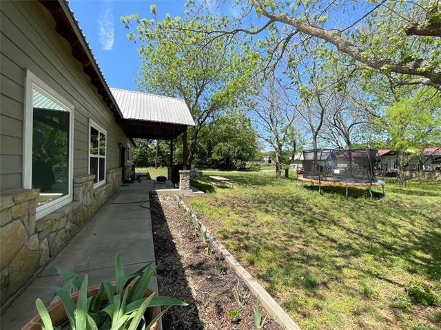 Building Photo - 840 Meadow Ln