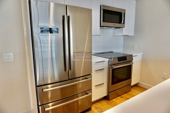 Building Photo - Available NOW - AE'O 1 BED 1 BATH w/ 1 COV...