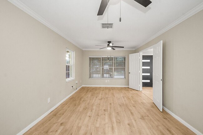 Building Photo - 5037 W 43rd St