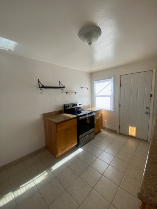 Building Photo - 427 Covena Ave