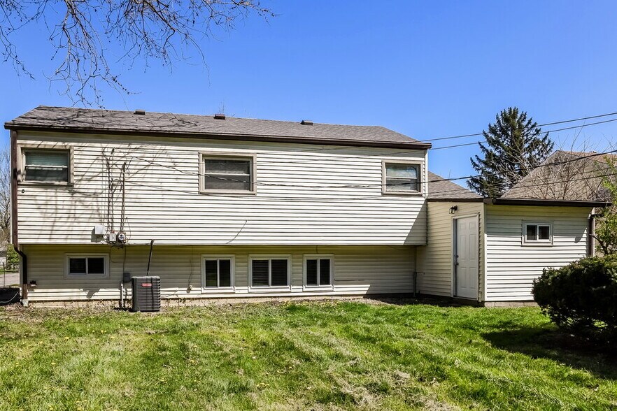 Building Photo - 1123 Lockwood Rd