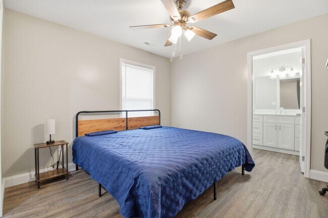 Building Photo - 810 Carson St