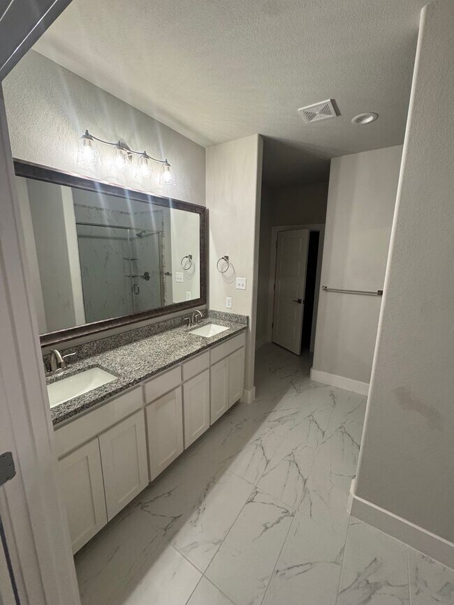 Building Photo - 3/2/2 located in Godley! Move in Specials call to inquire