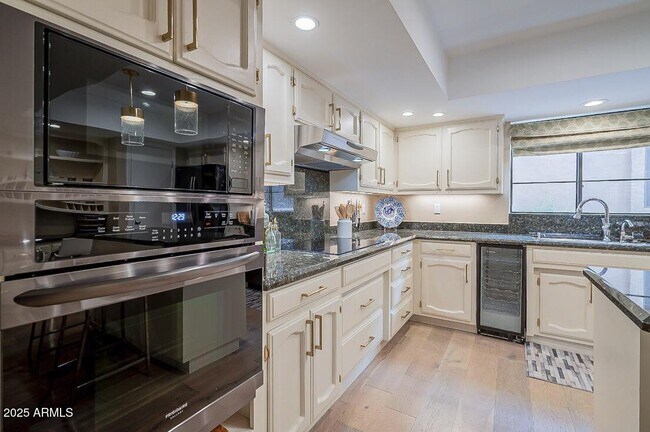 Building Photo - 8602 E Vista Del Lago