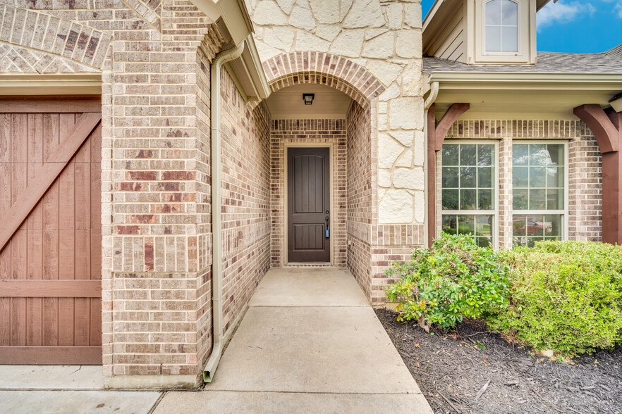 Building Photo - 437 Whispering Willow Dr