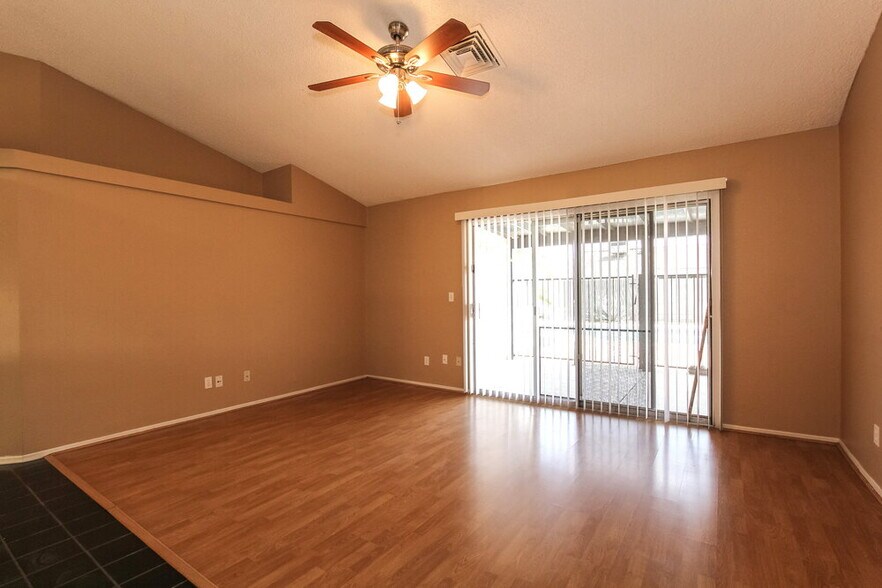 Building Photo - 8003 W Larkspur Dr