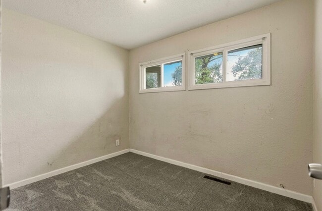 Building Photo - 2614 Tausend St