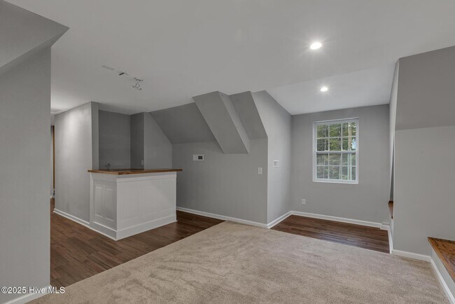 Building Photo - 1390 Gould Rd