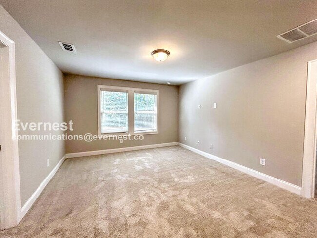 Building Photo - 662 Stately Dr