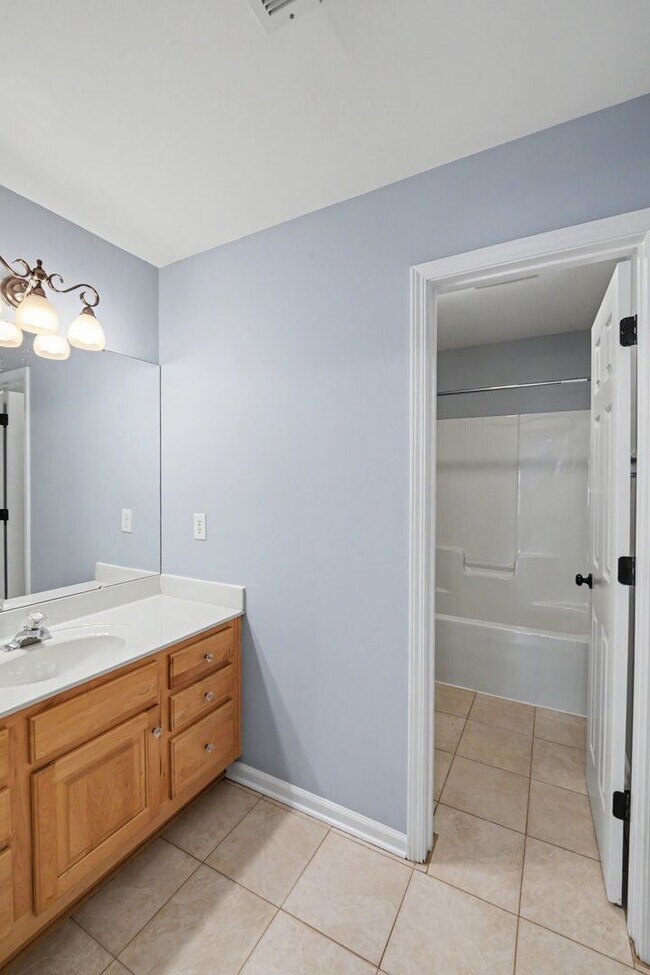 Building Photo - Exceptional 5-Bedroom Home with Finished Basement in Prime Location!
