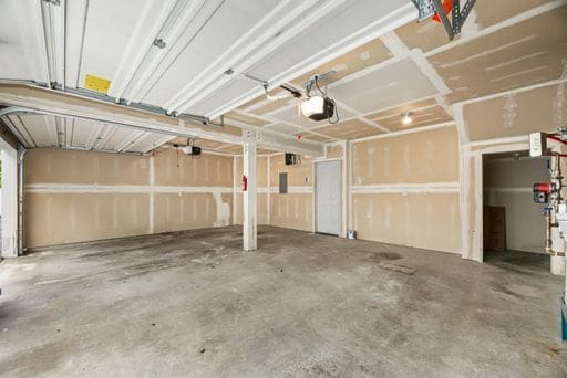 Building Photo - Updated Townhouse in Lynnwood-with Garage ...