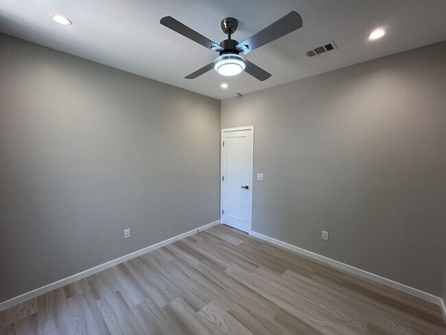 Building Photo - Newly Built 4 bed 2 bath unit (2024)