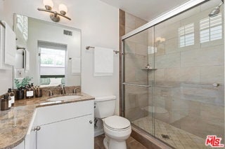 Building Photo - 609 N Doheny Dr