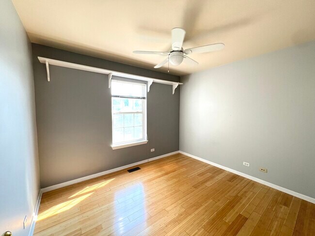 Building Photo - 812 Canterbury Ln