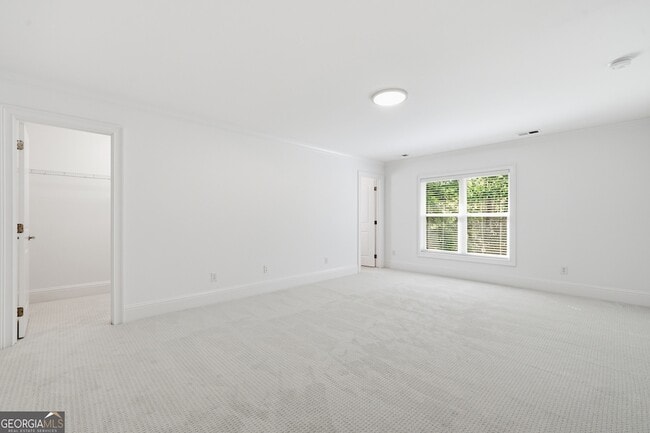 Building Photo - 6740 Castleton Dr NW