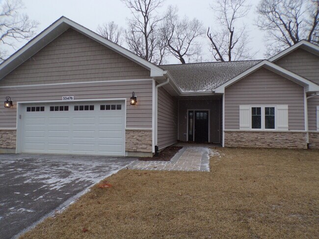 Building Photo - 33476 N Evergreen Dr