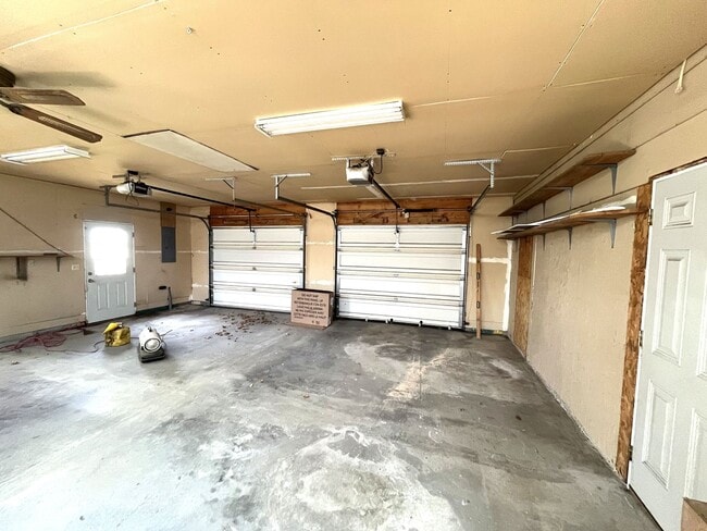 Building Photo - Beautifully Renovated Single-Family Ranch – 3 Beds, 2 Baths