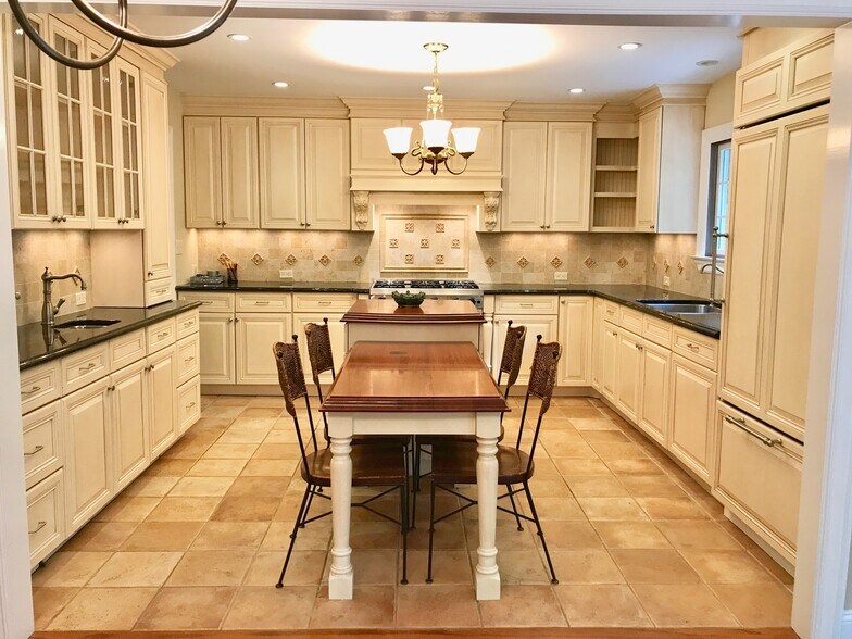 Building Photo - 10 Rellim Dr