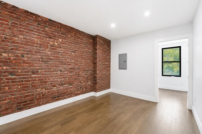 Building Photo - 216 6th St