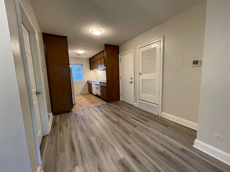 KITCHEN - 3668 Kingsboro Rd NE