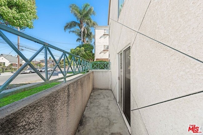 Building Photo - 610 Venice Way