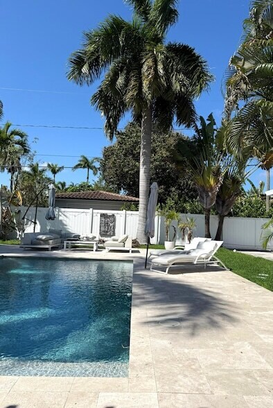 Building Photo - 1527 Mayo St