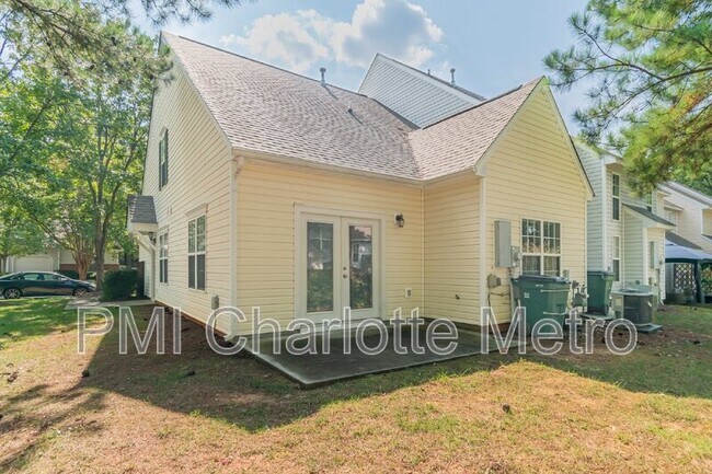 Building Photo - 8289 Christmas Ct