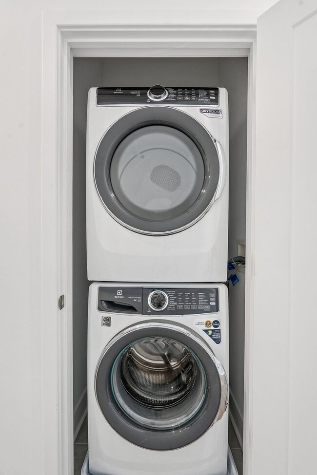 Building Photo - Brand New 4 Bedroom, 3.5 Bath Townhome in King Farm!