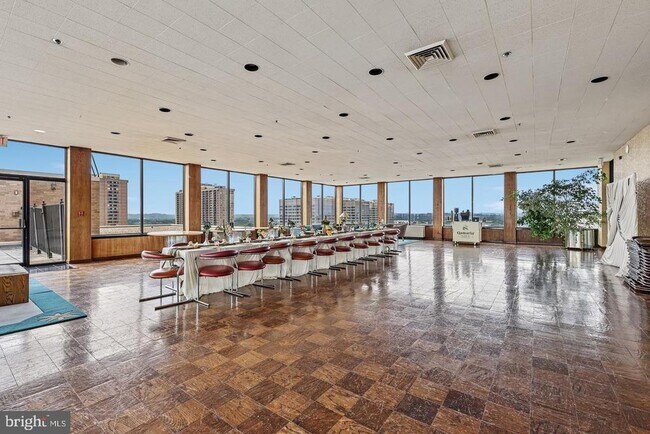 Building Photo - 3709 S George Mason Dr