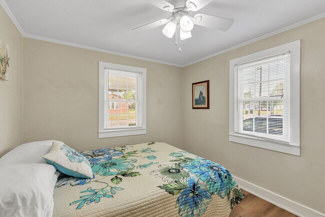 Building Photo - 509 S Shore Dr
