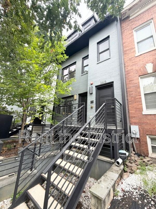 Building Photo - 2615 University Pl NW