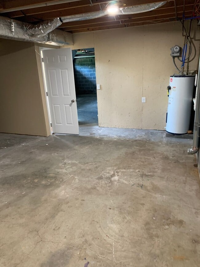Building Photo - 3 Bedroom/2 Bath Split-Foyer Home Kingspor...