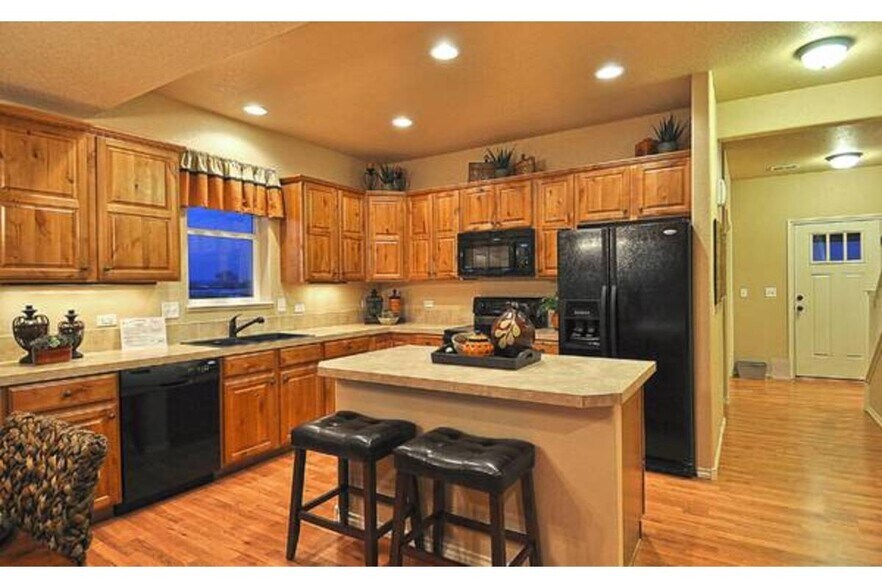 Building Photo - 2121 Saison St