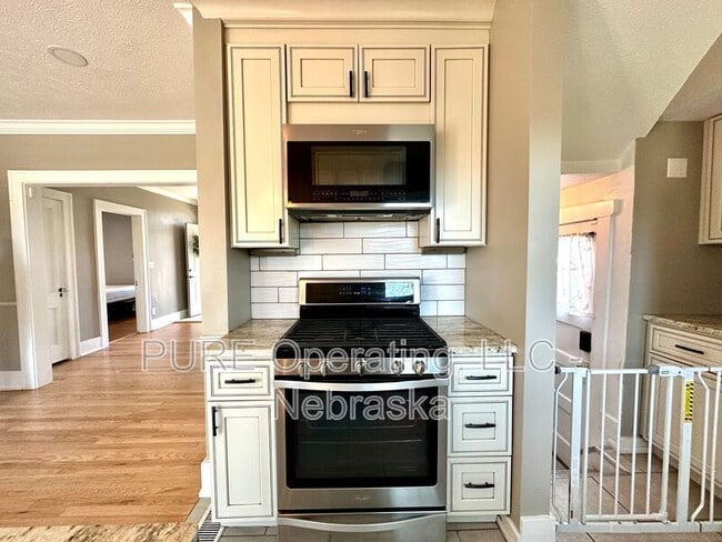 Building Photo - 5011 Miami St