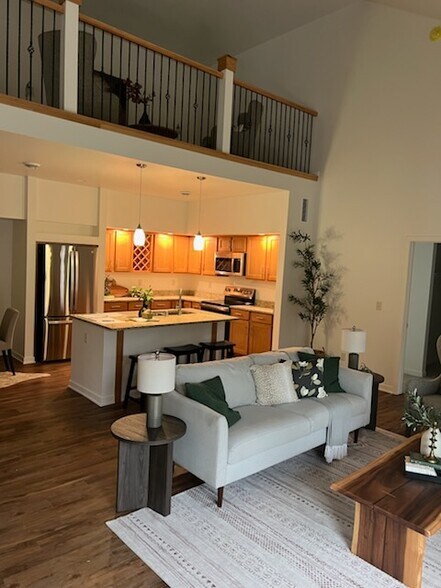 Building Photo - 2731 Pond Dr