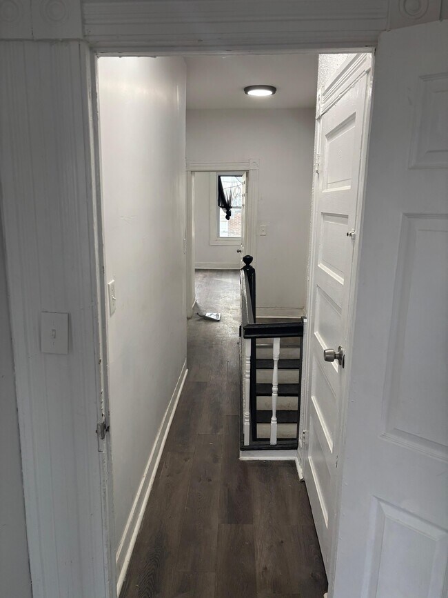 Building Photo - 1673 Cliftview Ave